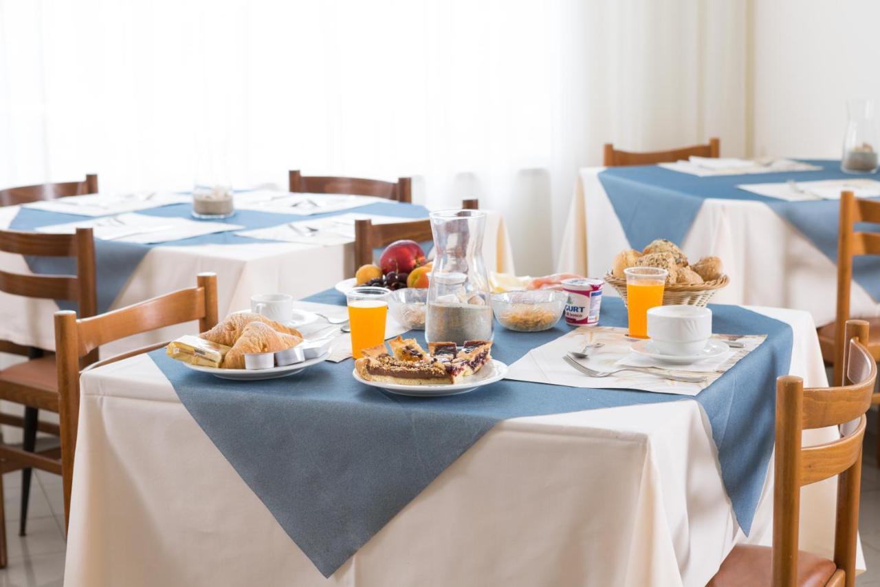 Hotel Cenisio Римини Экстерьер фото
