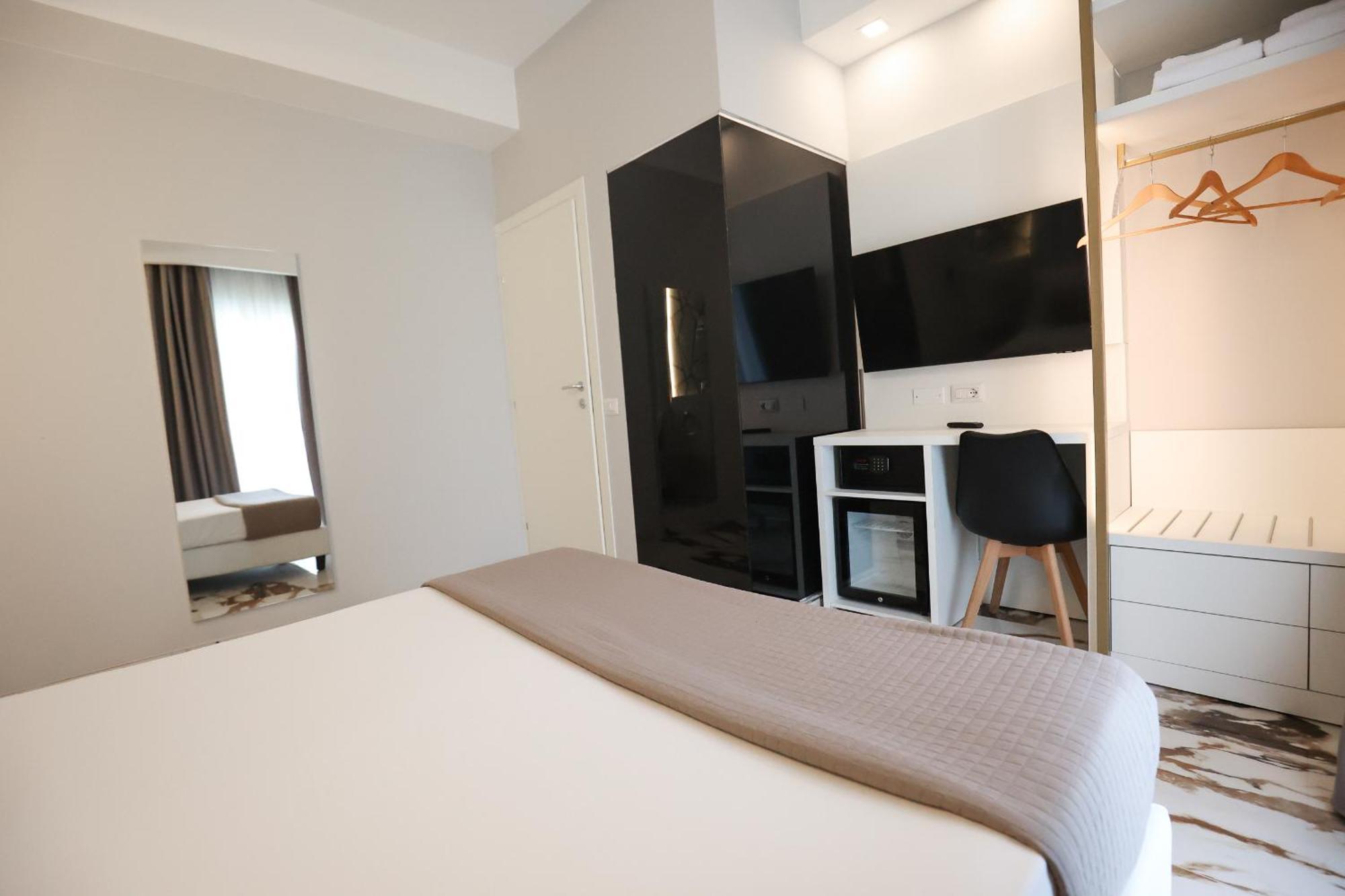 Hotel Cenisio Римини Экстерьер фото