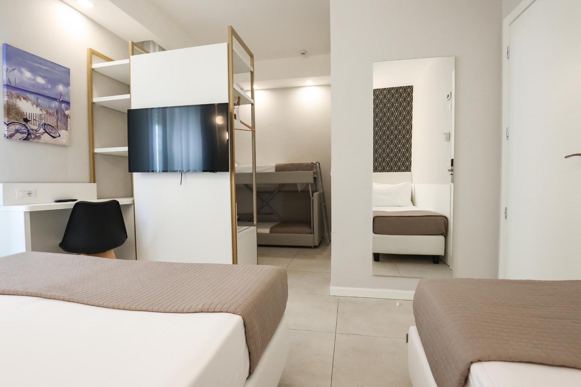 Hotel Cenisio Римини Экстерьер фото