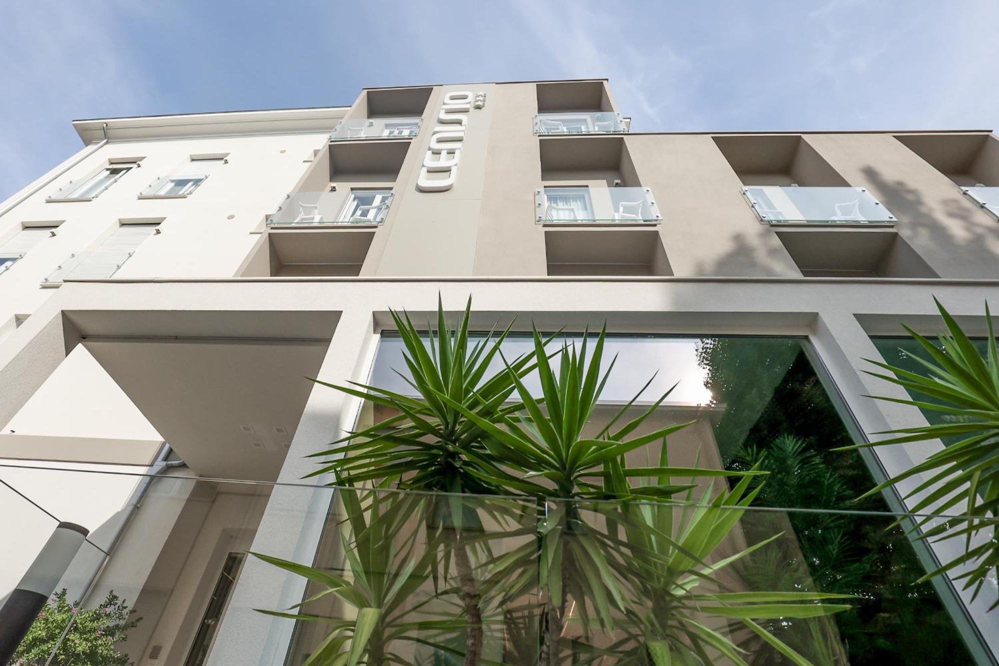 Hotel Cenisio Римини Экстерьер фото
