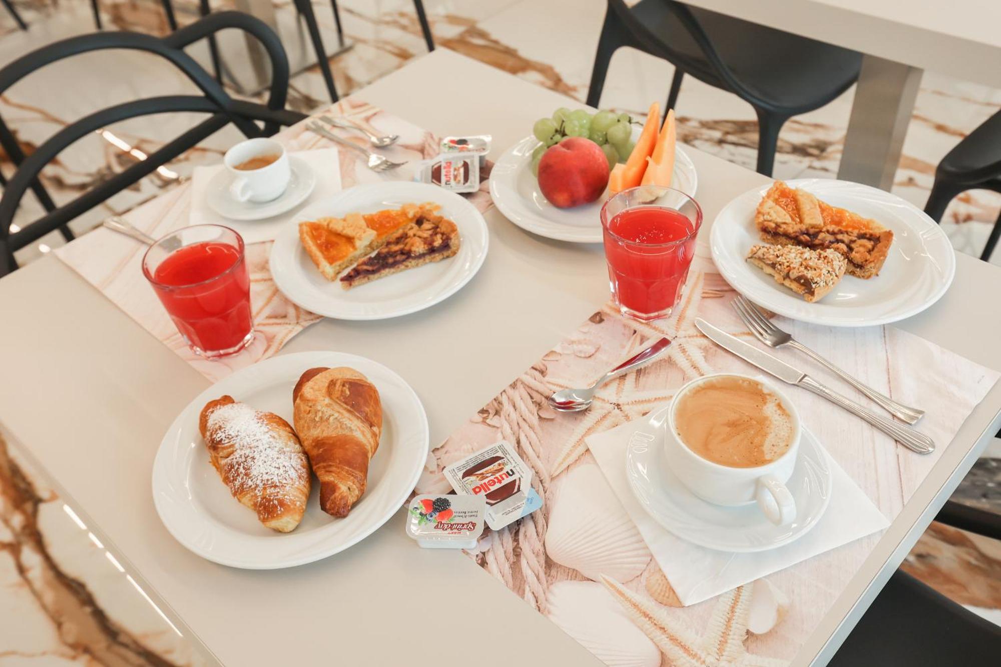 Hotel Cenisio Римини Экстерьер фото