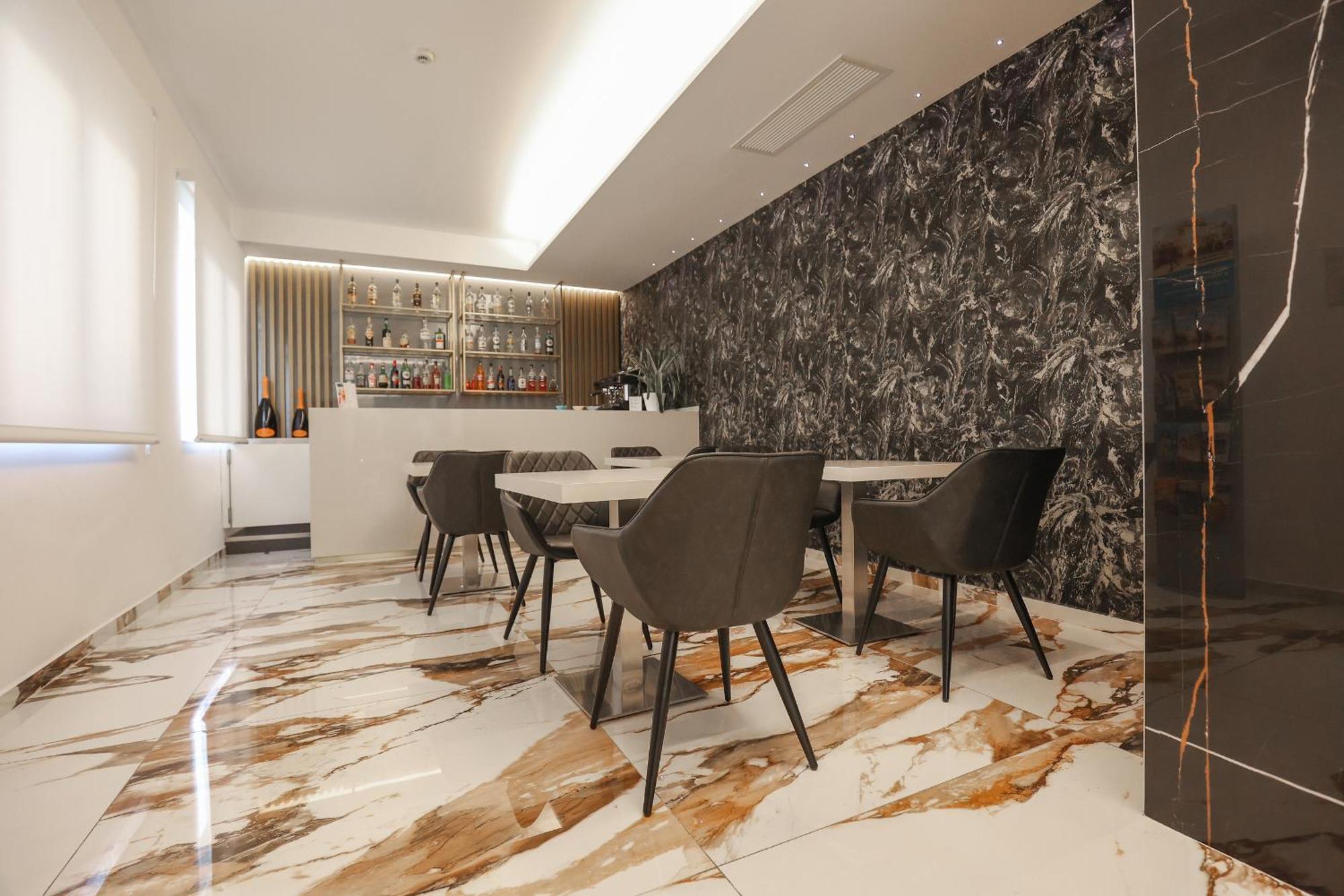 Hotel Cenisio Римини Экстерьер фото